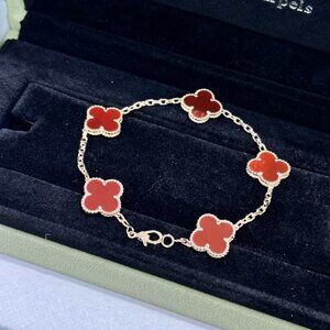 ✅  Excellent condition VCA bracelet